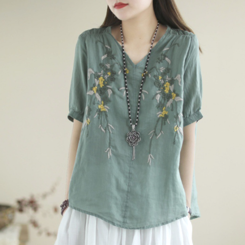 見逃し厳禁 森ガール カジュアル 刺繍 美人度アップ 花模様  Vネック Tシャツ