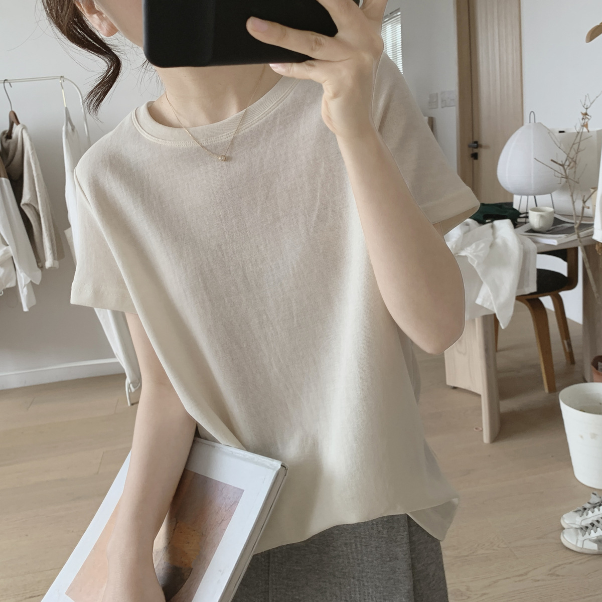ベージュ