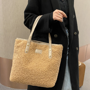 ベージュ