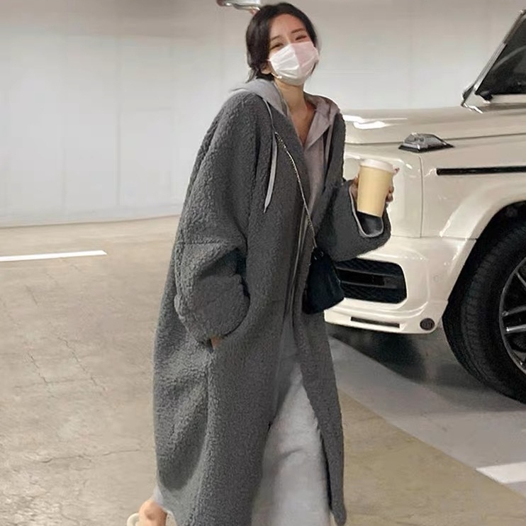 グレー
