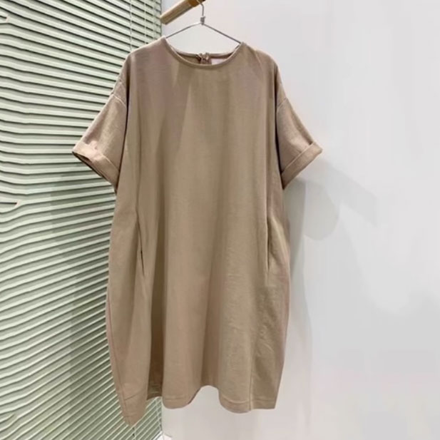 ベージュ