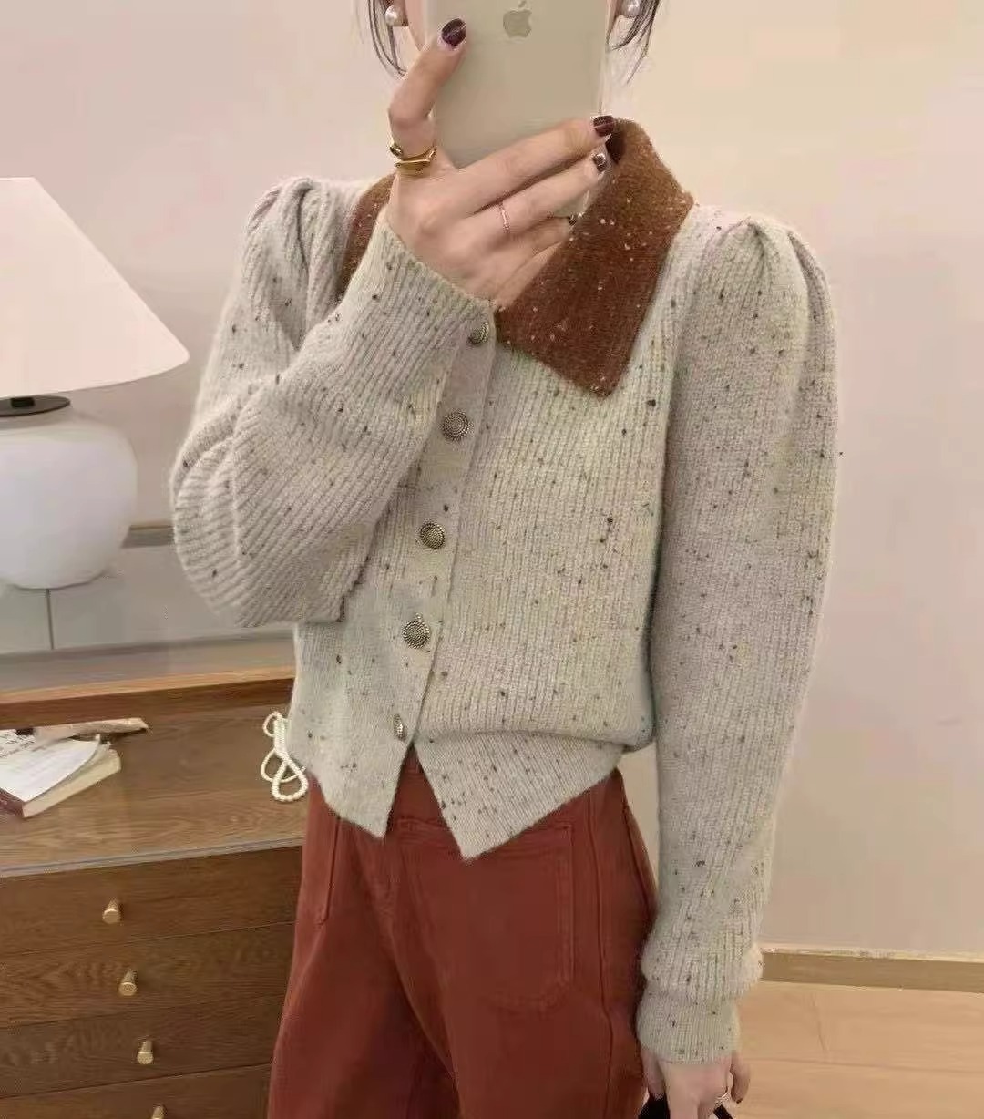 カーキ