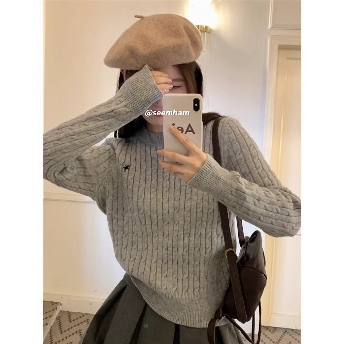 グレー