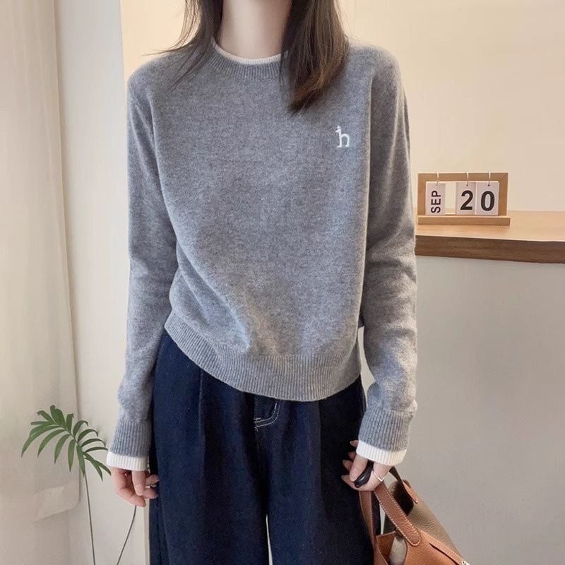 グレー