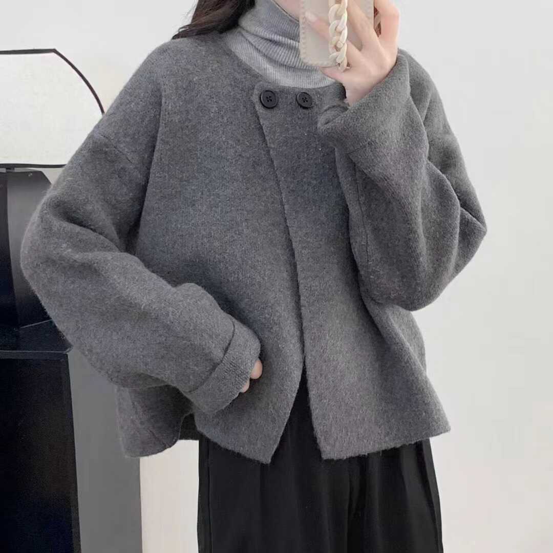 グレー