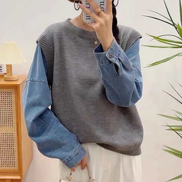 グレー