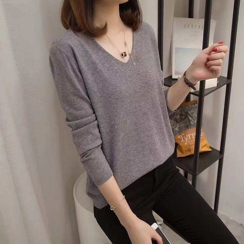 グレー