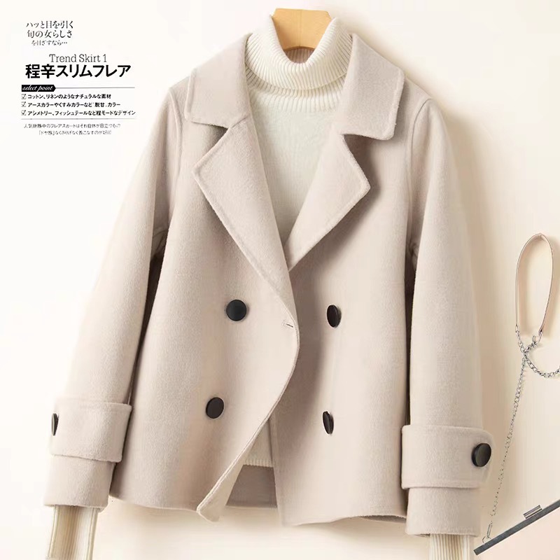 ベージュ