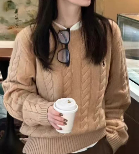 カーキ