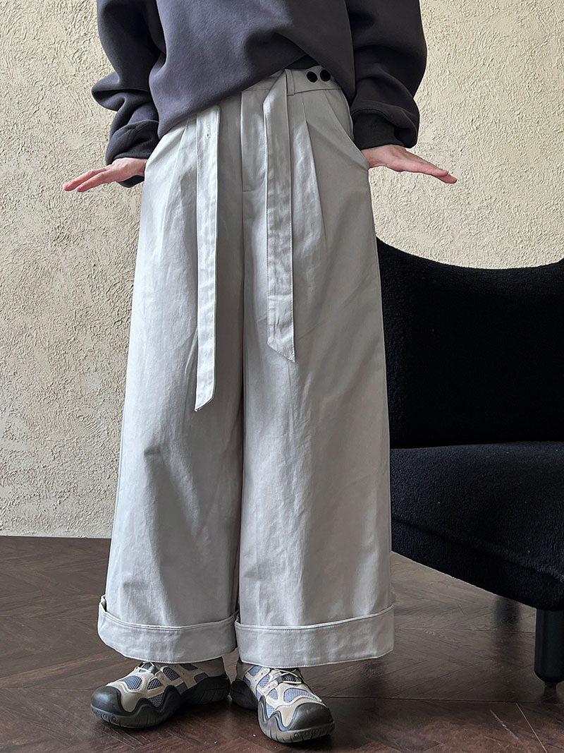 ライトグレー