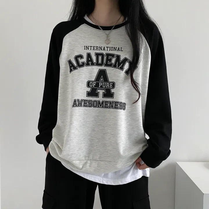 グレー