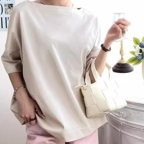 ベージュ