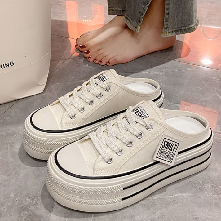 ベージュ