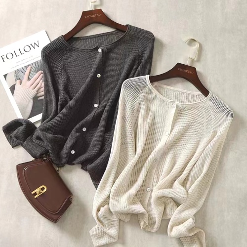 主役級 ラウンドネック 無地 ボタン 耐久性 長袖 シンプル カーディガン/厚 fashion ootd カジュアルコーデ ファッション コーディネート 今日のコーデ coordinate トレンドコーデ 着回しコーデ 大人コーデ 大人可愛