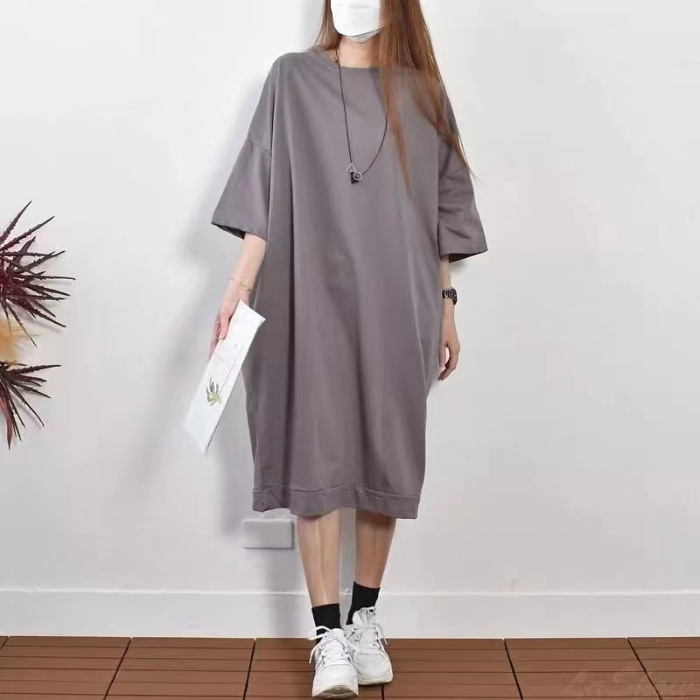 グレー