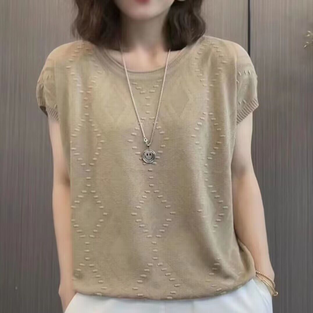 カーキ