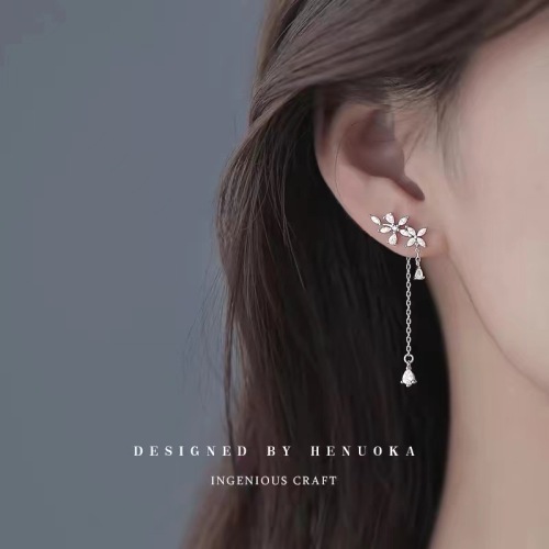 ユニークなデザイン シンプル スウィート 不規則形 無地 花・植物 フリンジ ピアス fashion ootd カジュアルコーデ ファッション コーディネート 今日のコーデ coordinate トレンドコーデ 着回しコーデ 大人コーデ 大