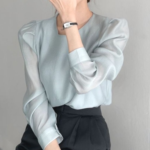 定番系 長袖 ラウンドネック エレガント シンプル ブラウス fashion ootd カジュアルコーデ ファッション コーディネート 今日のコーデ coordinate トレンドコーデ 着回しコーデ 大人コーデ 大人可愛い 大人ファッショ