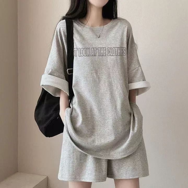 ライトグレー