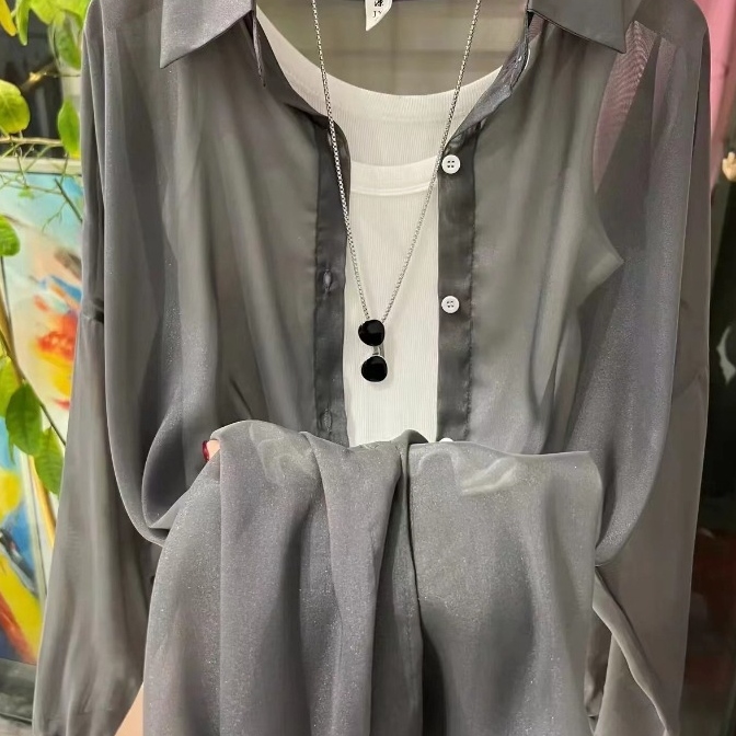 ダークグレー