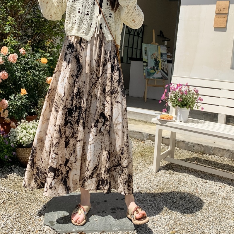 ベージュ