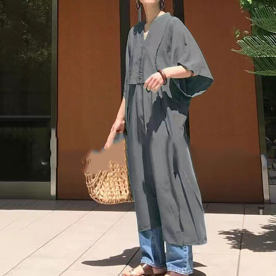 グレー