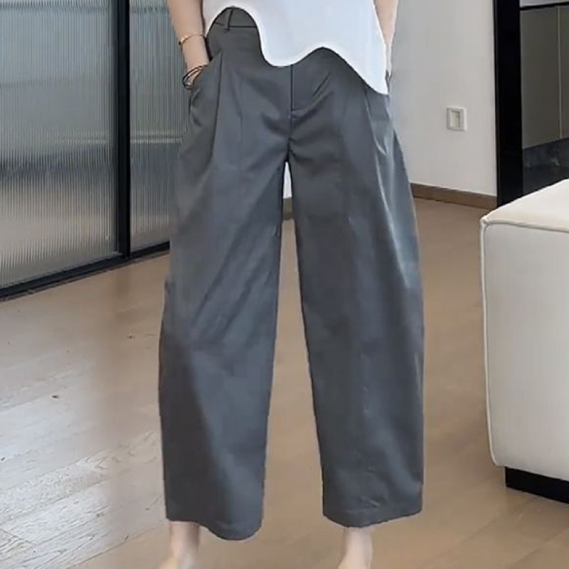 ダークグレー