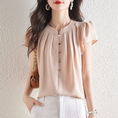 トレンドアイテム 半袖 無地 クローズドバック Vネック 休日/外出 シンプル シャツ ベージュ グレー fashion ootd カジュアルコーデ ファッション コーディネート 今日のコーデ coordinate トレンドコーデ 着回しコ