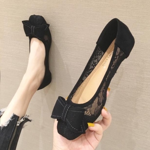 絶対可愛い シンプル 透かし彫り リボン付き ブラック 黑 ホワイト 白 フラットシューズ fashion ootd カジュアルコーデ ファッション コーディネート 今日のコーデ coordinate トレンドコーデ 着回しコーデ 大人コー