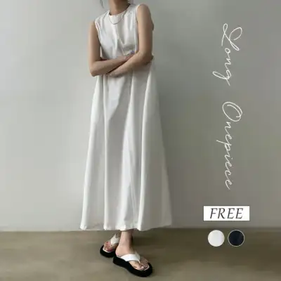 丁度いいマキシ丈とフレアシルエットは上品で大人っぽい。