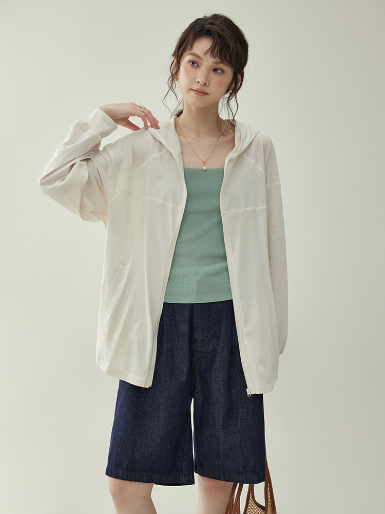 ベージュ