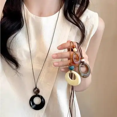 存在感抜群 こだわりデザイン シンプル 無地 レトロ エスニック風 ネックレス fashion ootd カジュアルコーデ ファッション コーディネート 今日のコーデ coordinate トレンドコーデ 着回しコーデ 大人コーデ 大人可愛