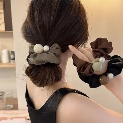 柔らかくて優しい印象 シンプル ビーズ 不規則形 ヘアアクセサリー fashion ootd カジュアルコーデ ファッション コーディネート 今日のコーデ coordinate トレンドコーデ 着回しコーデ 大人コーデ 大人可愛い 大人ファ