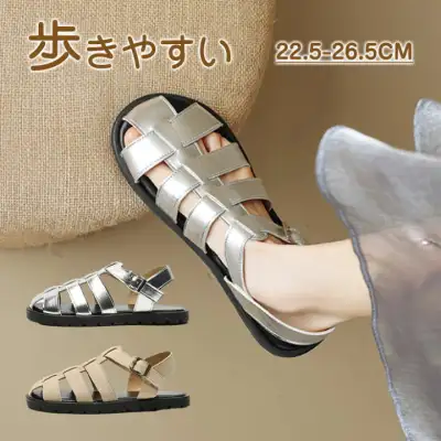 ストラップ付きだからしっかりホールドしてくれるので安定感抜群で長時間疲れない！ オフィスからカジュアルなお出かけまで、幅広いシーンで活躍してくれるストラップサンダル！