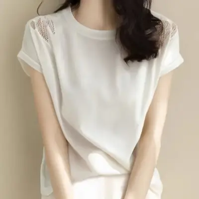 SNS大人気アイテム登場 ！ 刺繍 半袖 透かし編み 無地 ラウンドネック フェミニン Tシャツ  ホワイト 白 fashion ootd カジュアルコーデ ファッション コーディネート 今日のコーデ coordinate トレンドコーデ 
