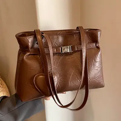 女性に大人気 全4色 ファッション PU ダイアナバッグ ファスナー 大容量 ショルダーバッグ