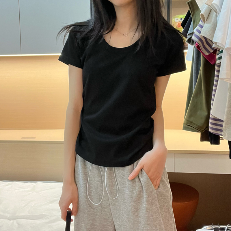 ブラック