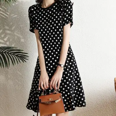 ドット  膝丈  ワンピース  半袖  スリムに見える  夏服  デザイン  普通  気質  新作  レトロ  デザイン性  ニッチ  カジュアルドレス