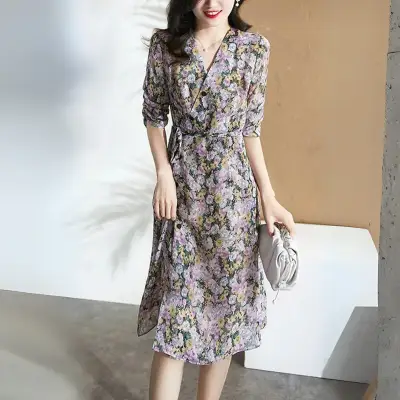 フレンチシックな新作ワンピ♪ 花柄×Vネックで大人可愛い細見えスタイル