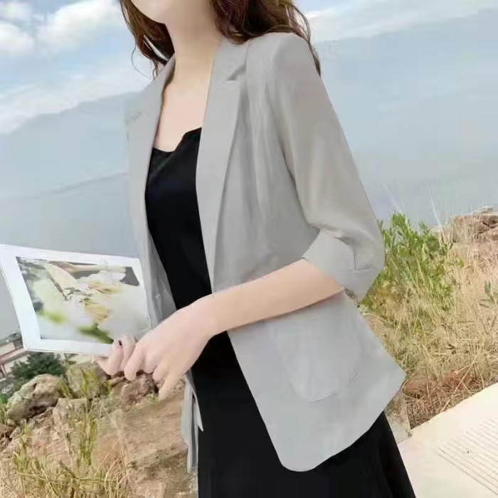 ライトグレー