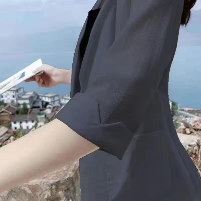 ダークグレー