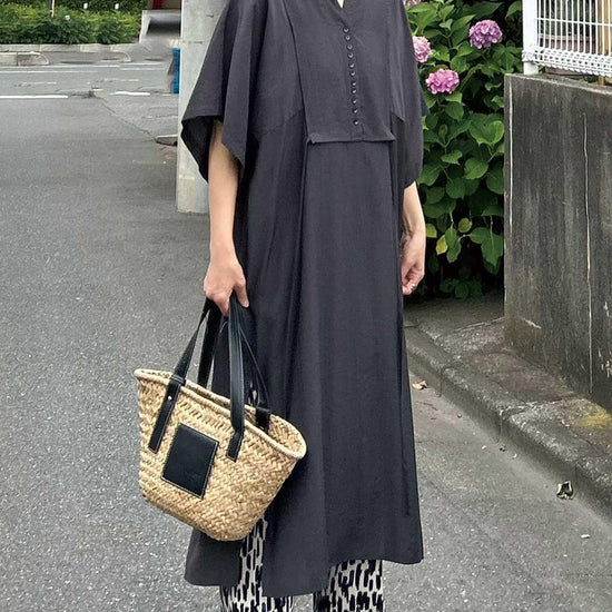 グレー