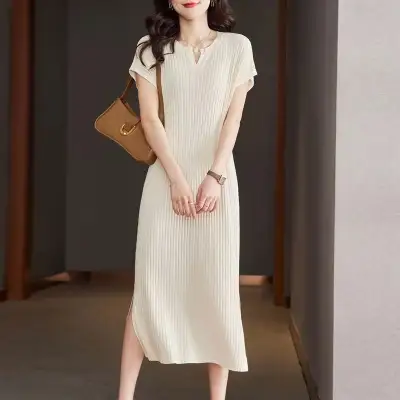 ワンピース  カジュアル  ニット  ニットワンピース  半袖  ゆったり  ロング  膝下丈  Vネック  スリット  ストレートスカート  ストレート  普通  春夏  新作  おしゃれ / ファッション  洗練された