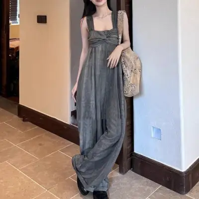 今季大注目 無地  ロング丈 ノースリーブ シンプル オールインワン サロペット 大人 ootd 夏コーデ 夏服 レディース ファッション 20代 30代 40代 50代 カジュアル コーディネート トレンド 着回し