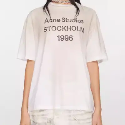 「1996」ロゴプリント半袖Tシャツ