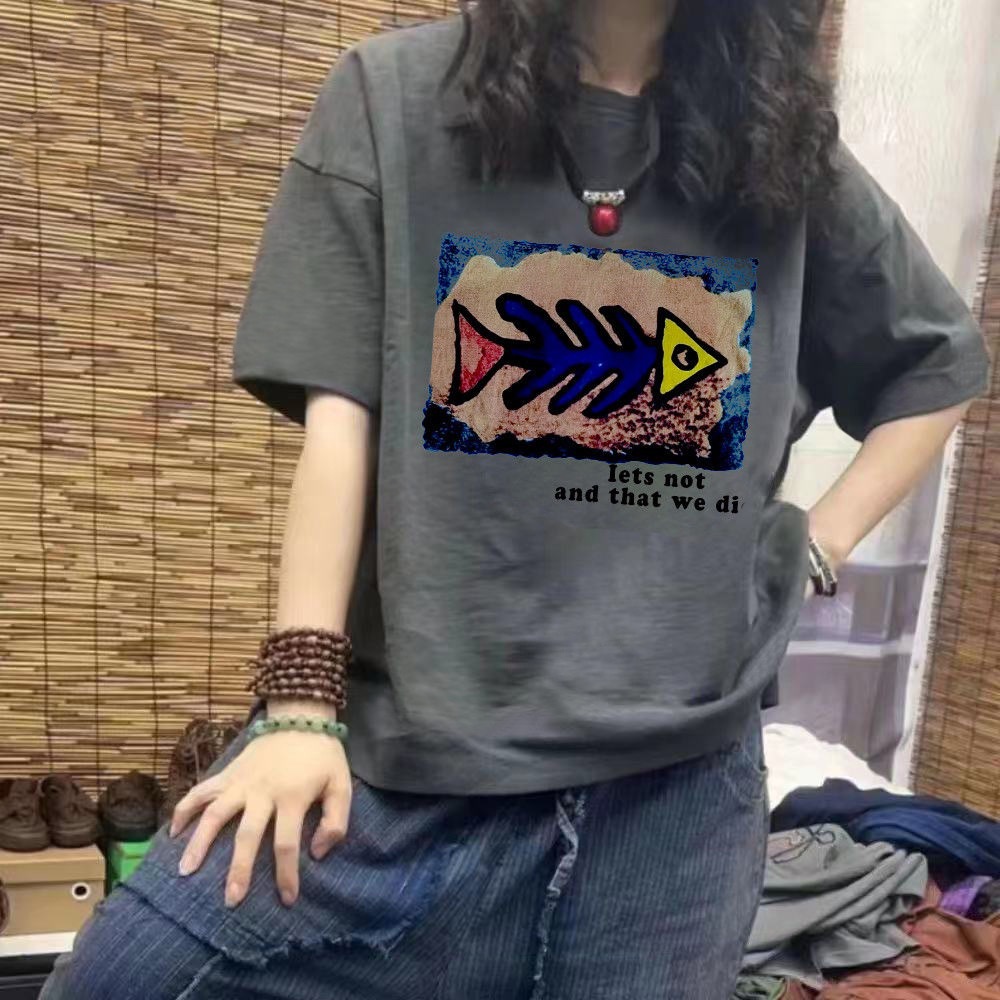 グレー