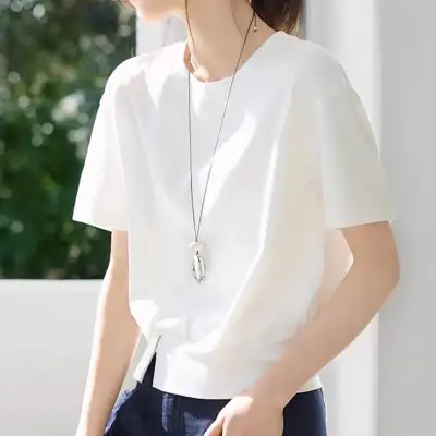 Tシャツ  カジュアル  半袖  どんなスタイルにも合う  スリット  夏服  デザイン  デコレーション  新作  デザイン性  レディース
