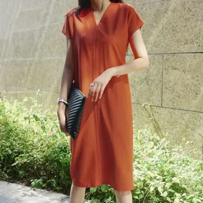 絶対欲しい シンプル 半袖 ストレートスカート Vネック カジュアルワンピース ブラック 黑 ネイビー 大人 ootd 夏コーデ 夏服 レディース ファッション 20代 30代 40代 50代 カジュアル コーディネート トレンド 着回し