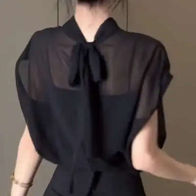 「着回しのコツ」 プルオーバー ボウタイ スタンドネック 無地 半袖 シンプル シフォンシャツ ブラック 黑 大人 ootd 夏コーデ 夏服 レディース ファッション 20代 30代 40代 50代 カジュアル コーディネート トレンド 着回し