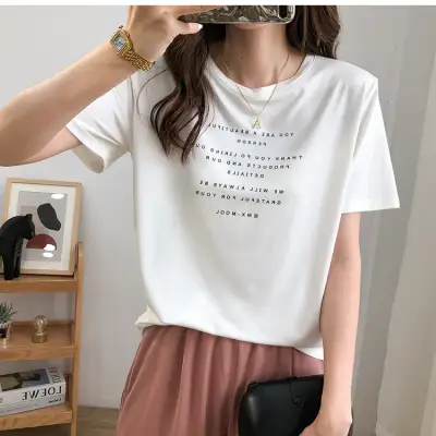 見逃し厳禁 ラウンドネック プルオーバー プリント 半袖 アルファベット 韓国系 Tシャツ ホワイト 白 グレー 大人 ootd 夏コーデ 夏服 レディース ファッション 20代 30代 40代 50代 カジュアル コーディネート トレンド 着回し